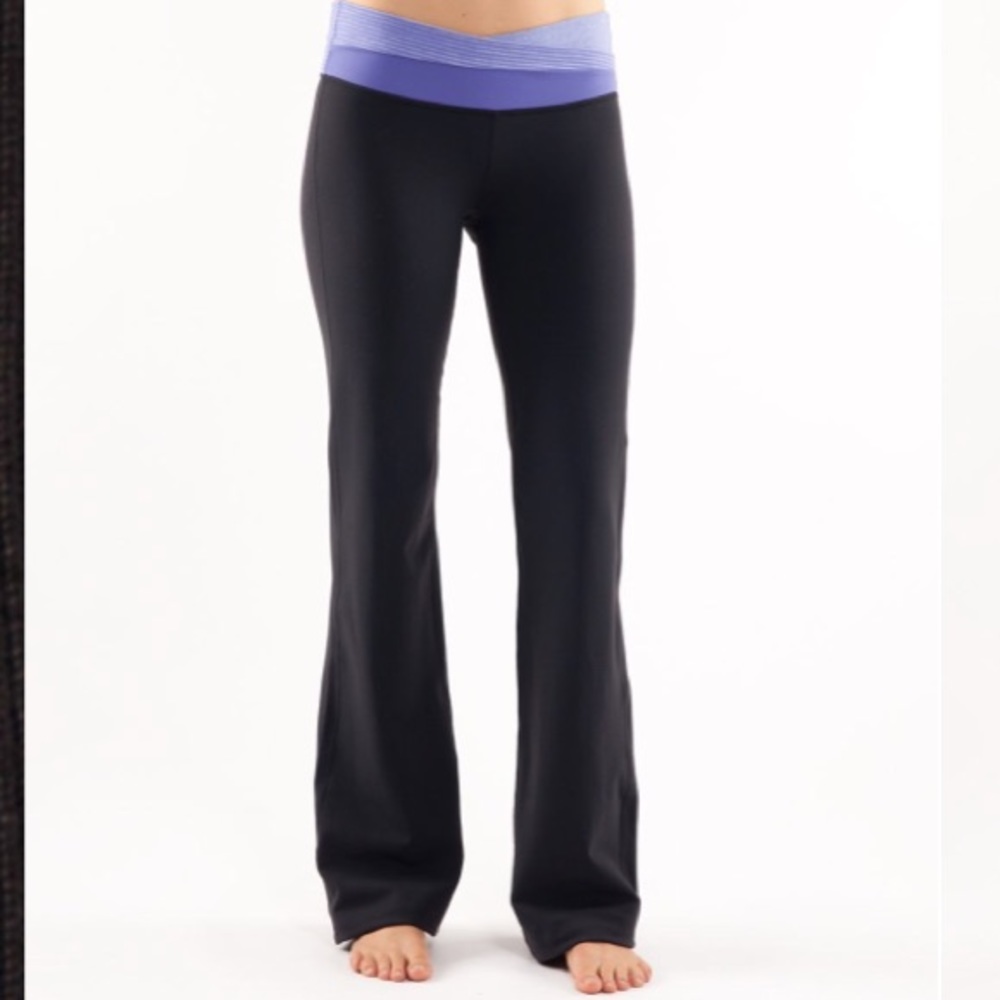 Lululemon Astro pant- regular size 4 black/purple